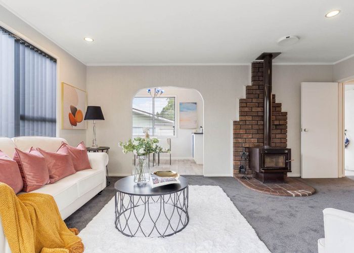  at 16 Staincross Street, Green Bay, Waitakere City, Auckland