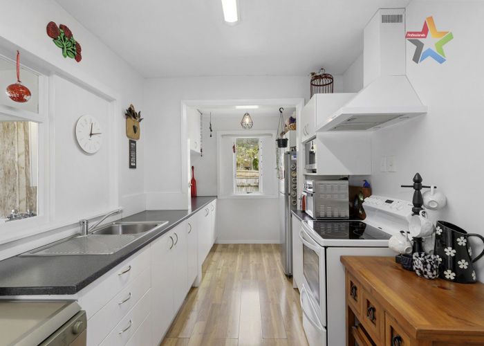  at 39 Raukawa Street, Stokes Valley, Lower Hutt