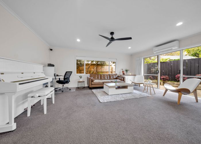  at 2/13 Fratley Avenue, Farm Cove, Manukau City, Auckland