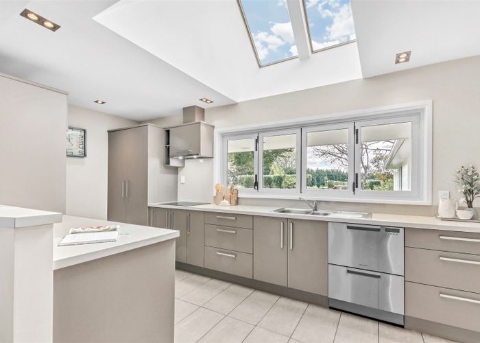  at 186 Robinsons Road, Christchurch