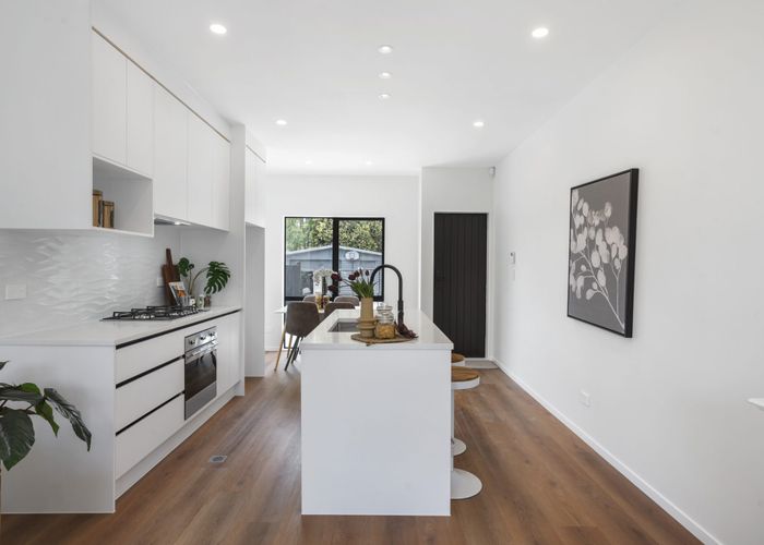  at 21 Pipitea Place, Massey, Auckland