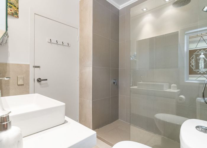  at 4/15 Tagalad Road, Mission Bay, Auckland
