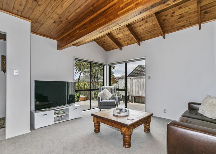  at 1/6 Oystergrove Road, West Harbour, Auckland