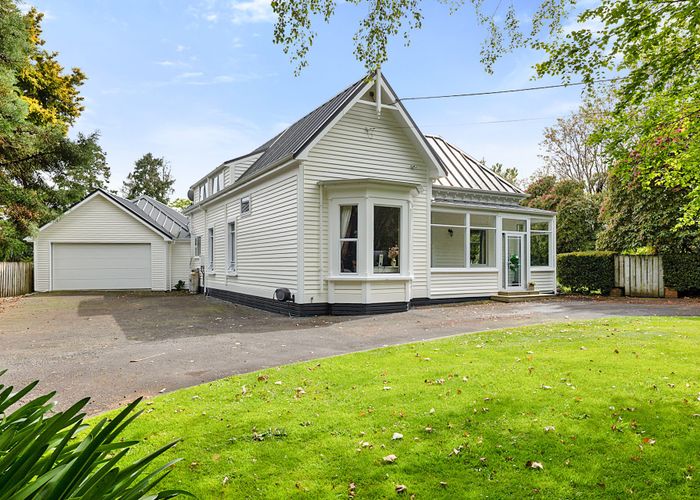 at 4 Cross Street, Lepperton