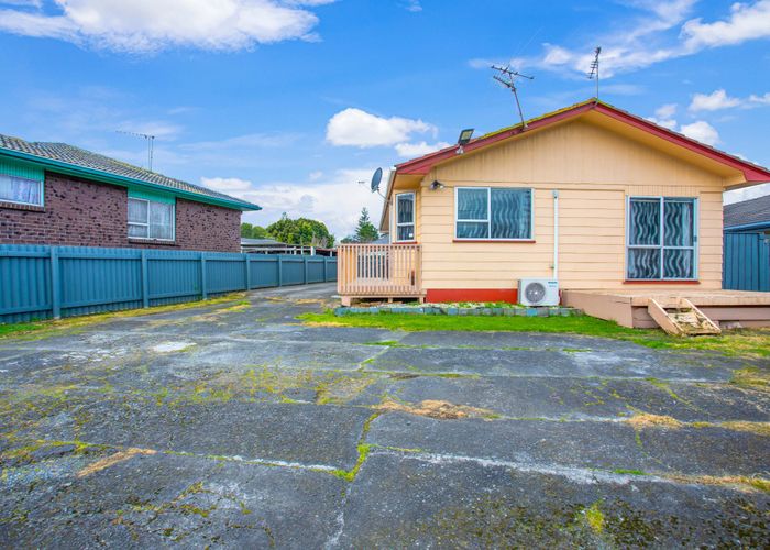  at 16 Robertson Road, Favona, Auckland