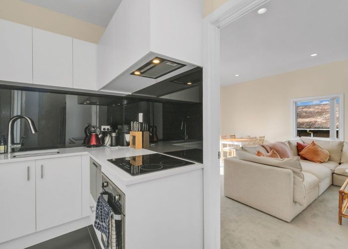  at 4/325 Mount Albert Road, Mount Roskill, Auckland City, Auckland
