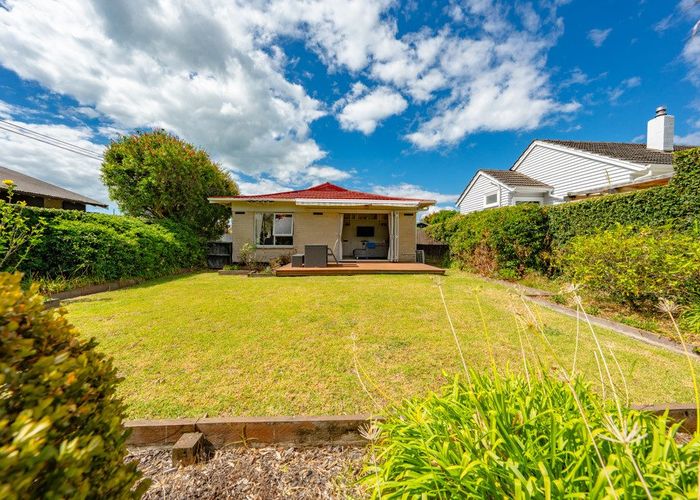  at 1/86 Eversleigh Road, Belmont, Auckland