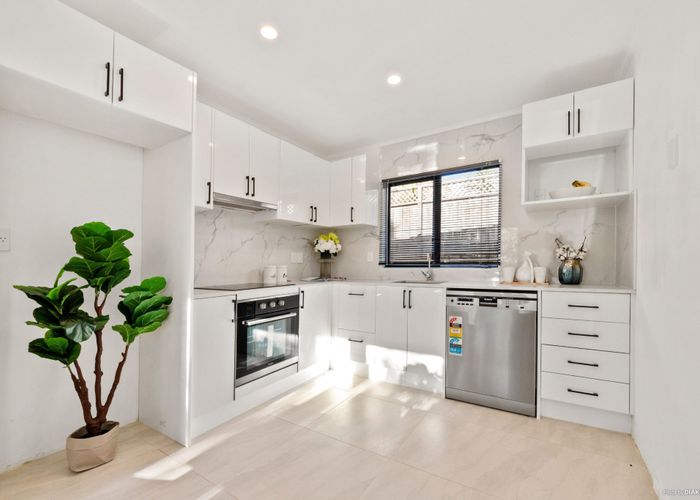  at 2/31 Roanoke Way, Albany, Auckland