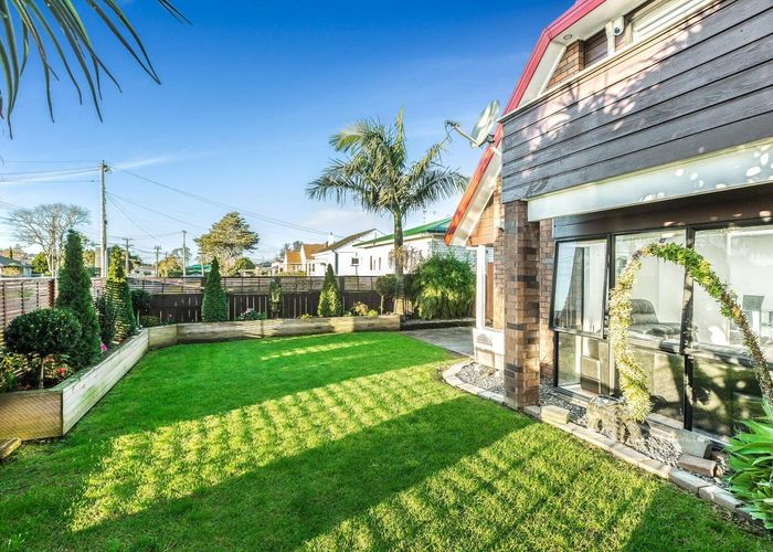  at 2/57 Hoteo Avenue, Papatoetoe, Manukau City, Auckland