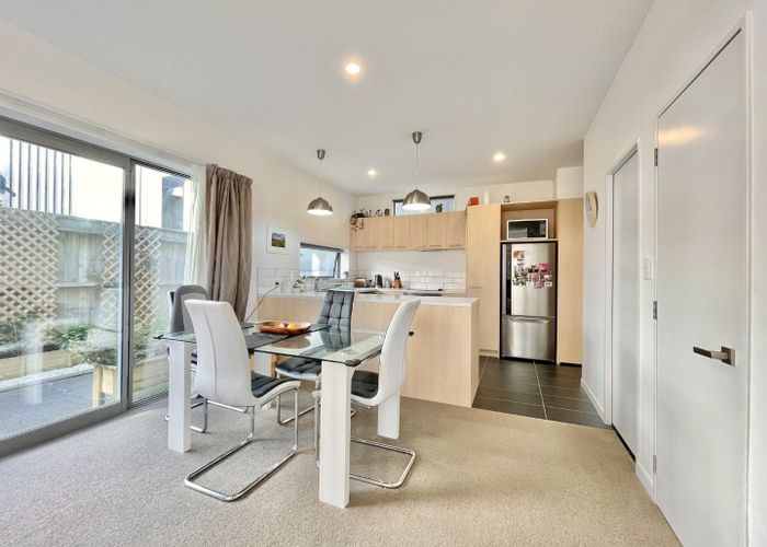  at 9/7 Handyside Street, Tawa, Wellington