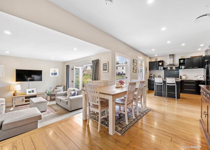  at 22 Eden Street, Island Bay, Wellington