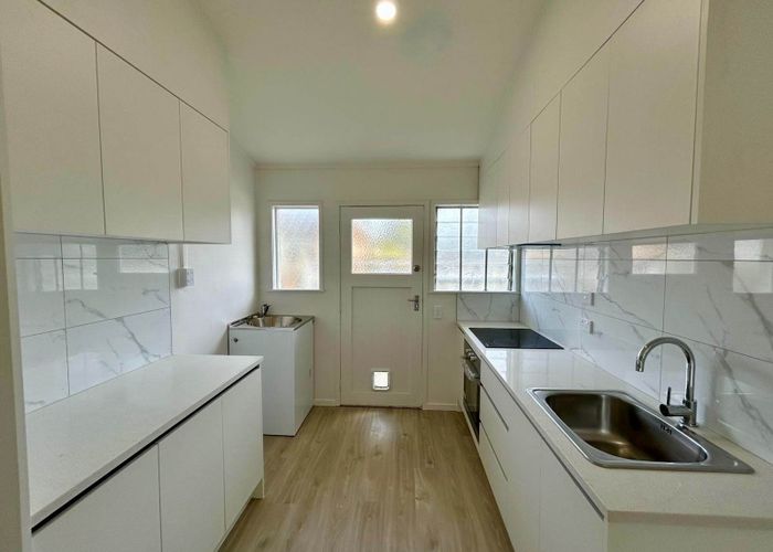  at 1/6 Almond Place, Mount Wellington, Auckland