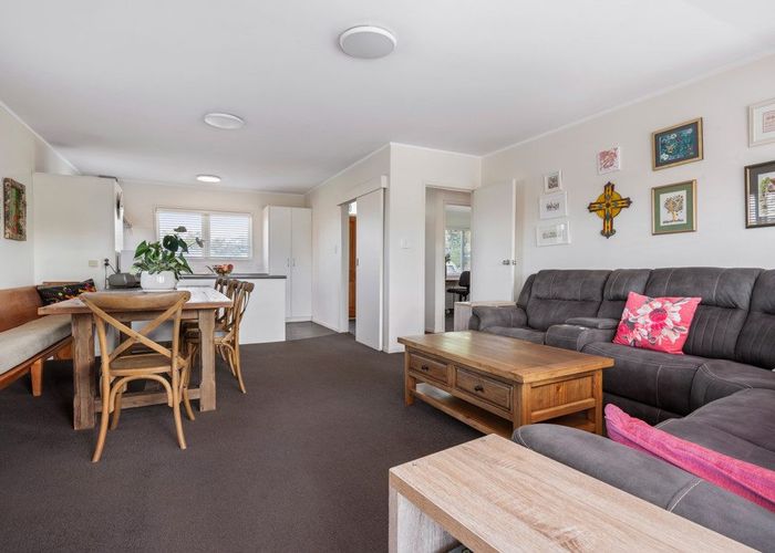  at 1/60 Marlborough Avenue, Glenfield, Auckland
