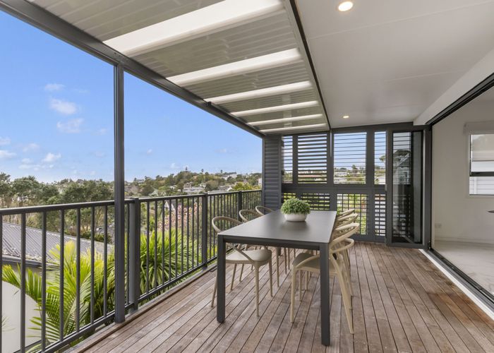  at 589e East Coast Road, Browns Bay, North Shore City, Auckland