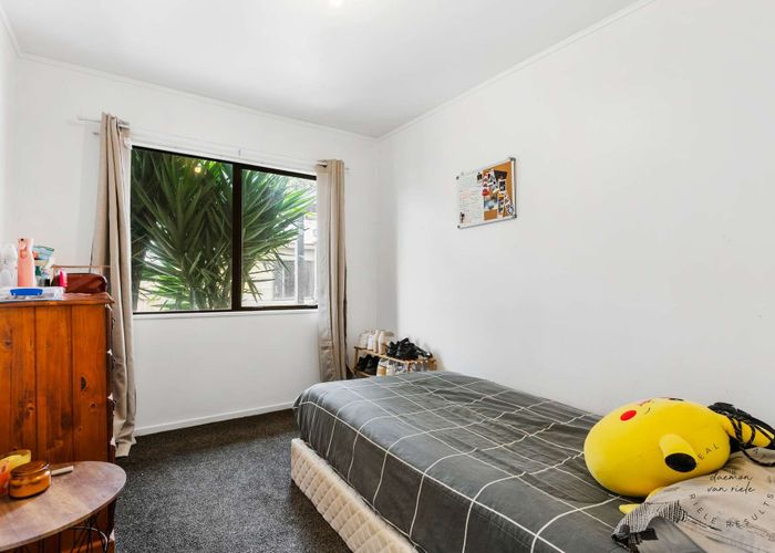  at 2/23 Marr Road, Manukau, Manukau City, Auckland