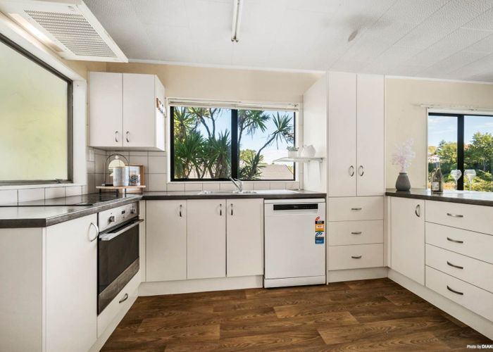  at 2/66 Glamorgan Drive, Torbay, North Shore City, Auckland