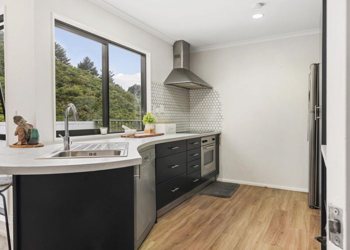  at 2/19 Onslow Road, Khandallah, Wellington
