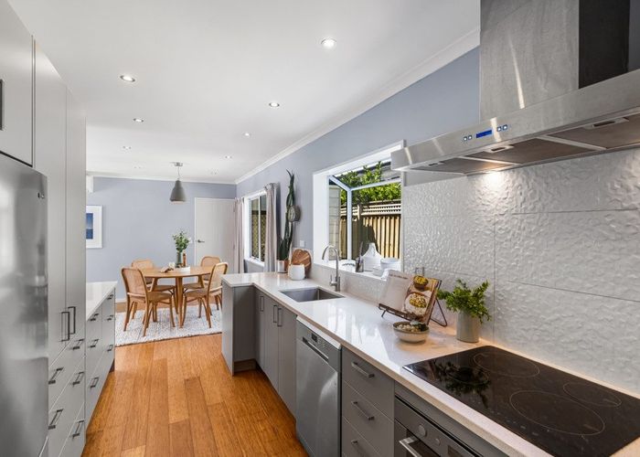  at 2/24 James Street, Redcliffs, Christchurch