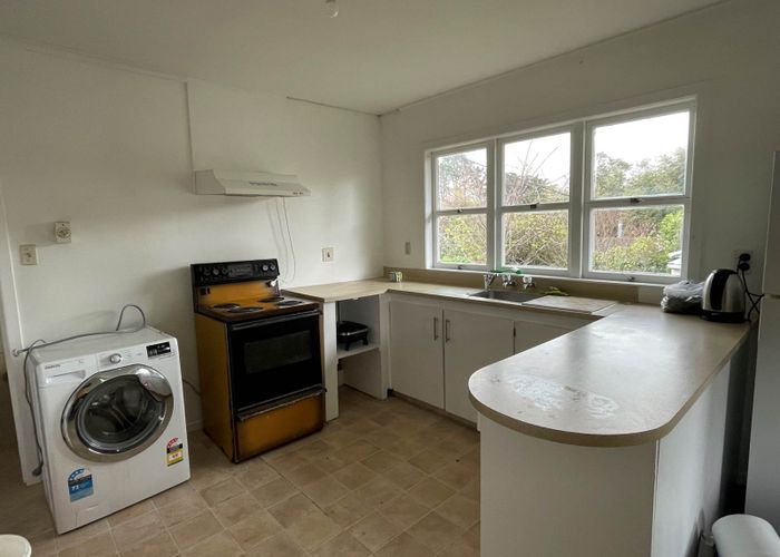  at 22 Kingdale Road, Henderson, Auckland