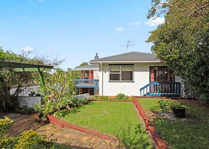  at 18 Felgrove Street, Glendene, Waitakere City, Auckland