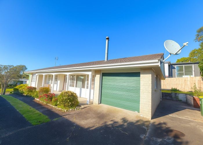  at 5 Maroubra Place, Botany Downs, Manukau City, Auckland