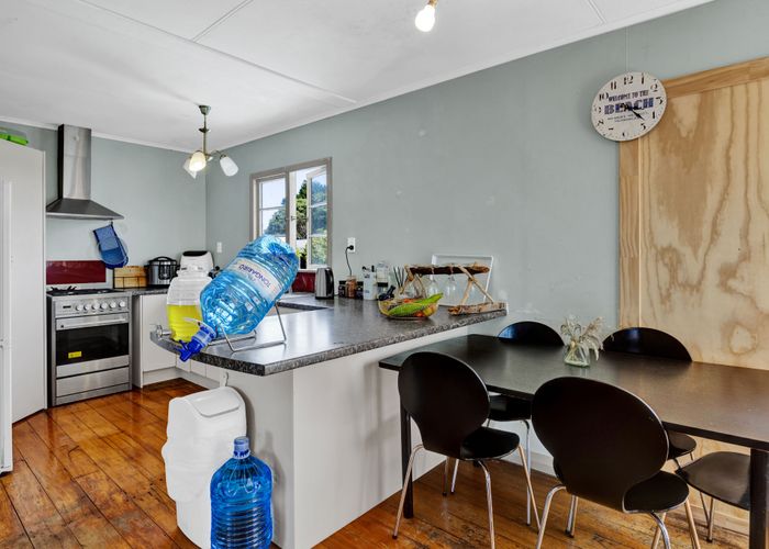  at 186 Tasman Street, Opunake