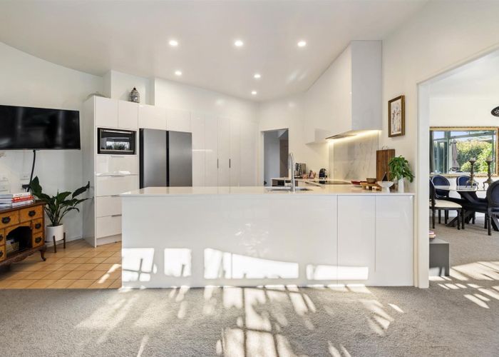  at 2/110 Aberdeen Road, Campbells Bay, Auckland