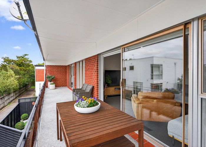  at 3/8 Wolsley Avenue, Milford, North Shore City, Auckland