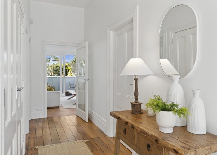  at 4 Clarence Road, Northcote Point, North Shore City, Auckland