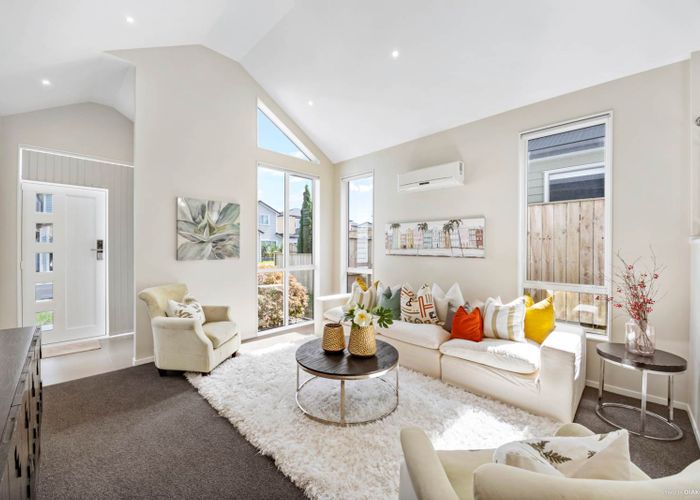  at 11 Shelby Lane, Flat Bush, Auckland