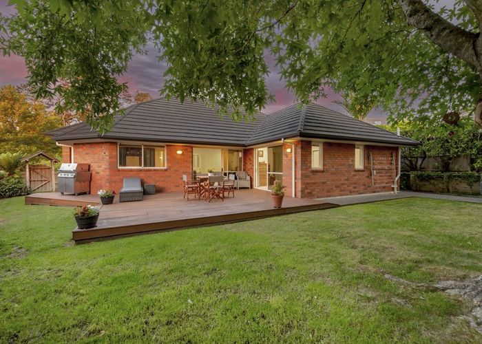  at 33 John Brooke Crescent, East Tamaki Heights, Auckland