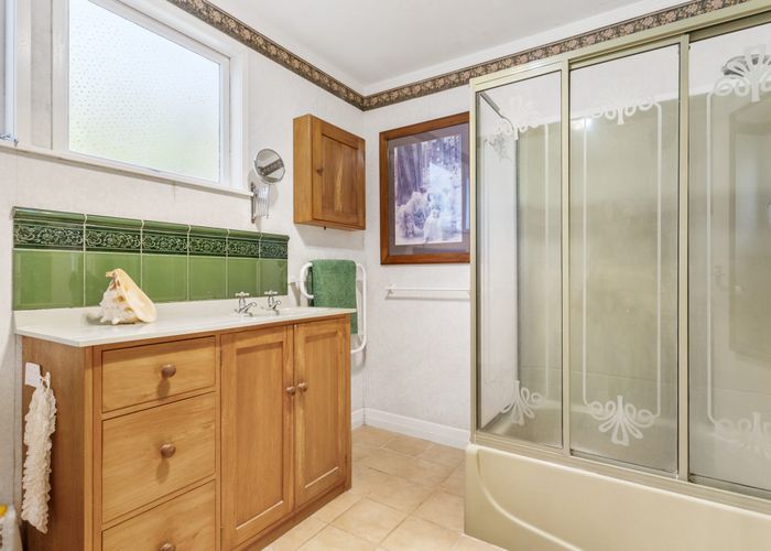  at 612 Glenfield Road, Bayview, Auckland