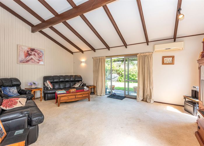  at 2/25 Avonhead Road, Avonhead, Christchurch