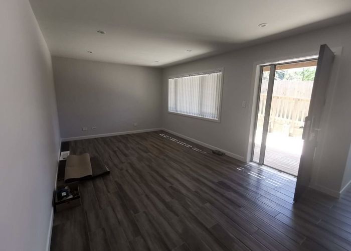  at 2/116B Weatherly Road, Torbay, North Shore City, Auckland