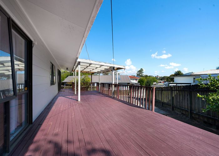  at 1/76 Chilcott Road, Henderson, Waitakere City, Auckland