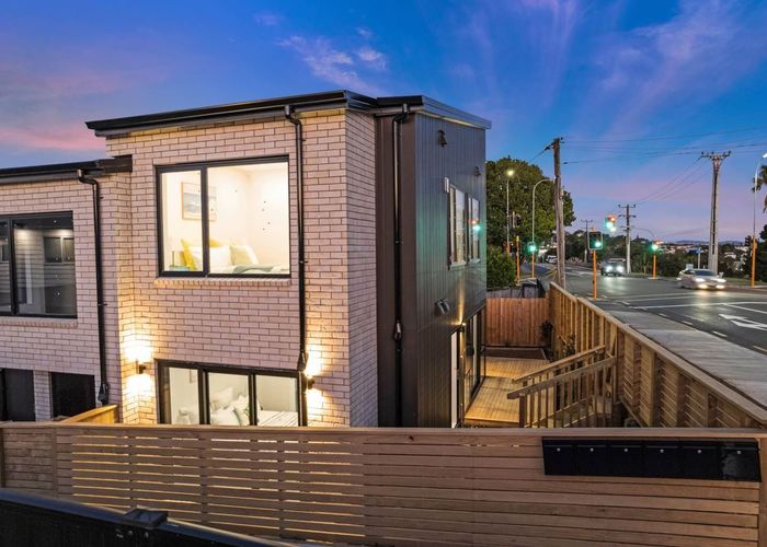  at 98A Royal Road, Massey, Waitakere City, Auckland