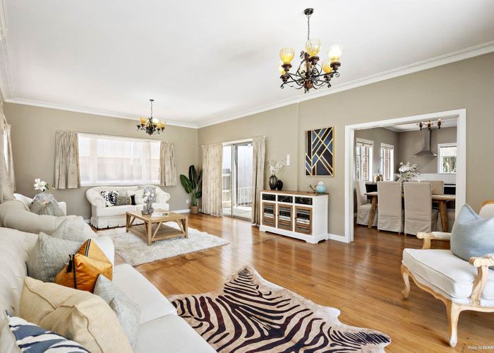  at 2 Locke Avenue, Hillsborough, Auckland City, Auckland