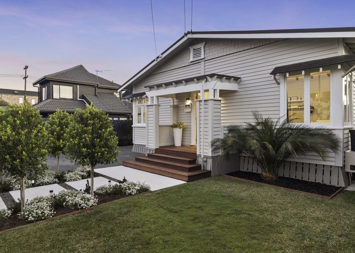  at 298 Point Chevalier Road, Point Chevalier, Auckland