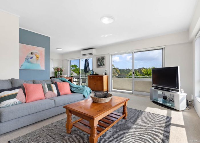  at 3/100 Aberdeen Road, Campbells Bay, Auckland