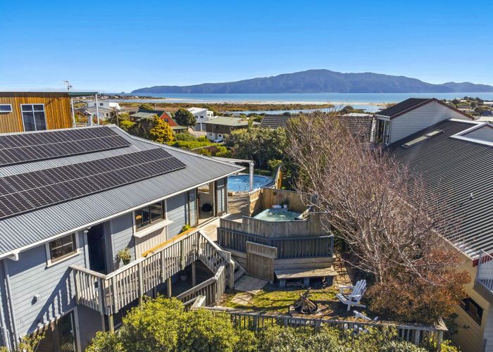  at 42 Hicks Crescent, Waikanae Beach, Kapiti Coast, Wellington