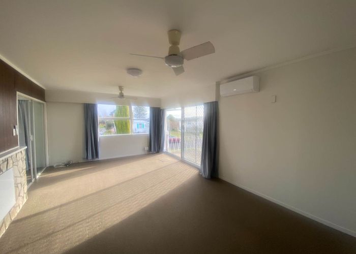  at 8 Patricia Place, Hill Park, Manukau City, Auckland