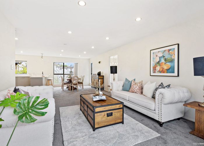  at 20 Borneo Drive, Fairview Heights, Auckland