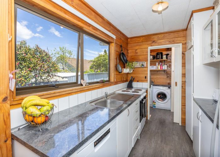  at 8B Bains Avenue, Hamilton East, Hamilton