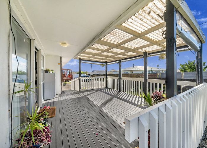  at 2/56 Archibald Road, Kelston, Waitakere City, Auckland