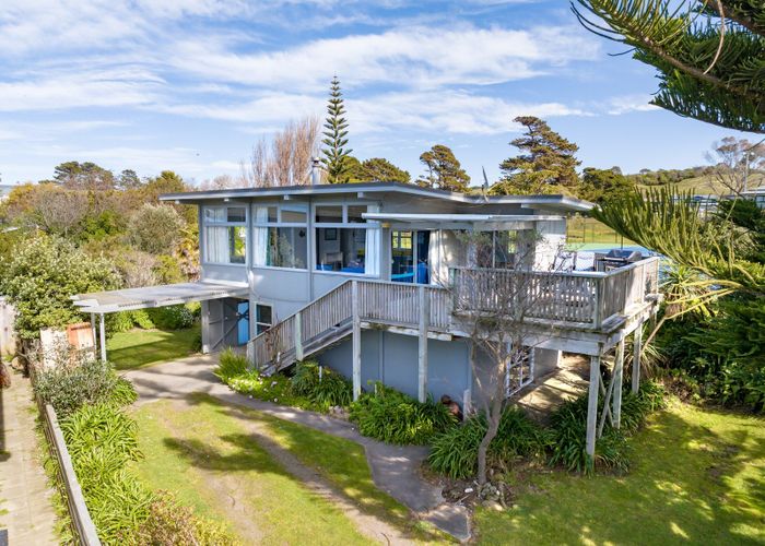  at 90 Pinedale Crescent, Riversdale Beach