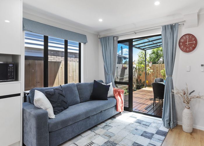  at 9B Kingdale Road, Henderson, Waitakere City, Auckland