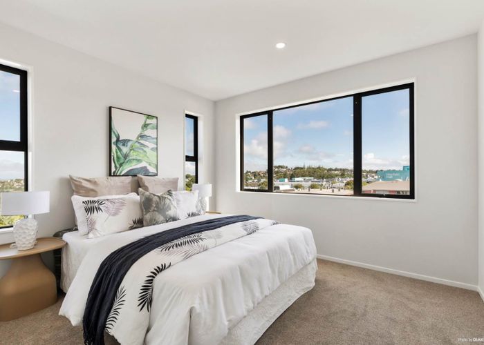  at 421C Glenfield Road, Glenfield, Auckland