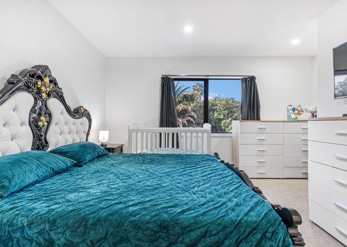  at 2/4 Harry Ward Place, Henderson, Waitakere City, Auckland