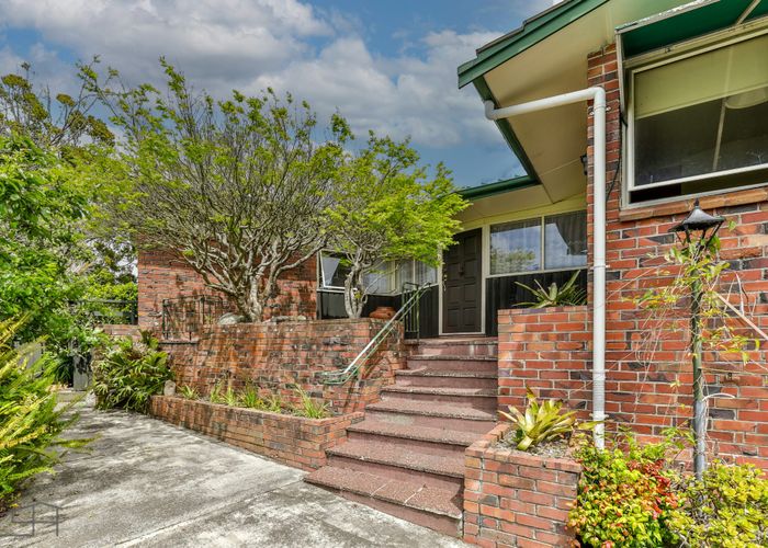 at 38 Cliff View Drive, Green Bay, Waitakere City, Auckland