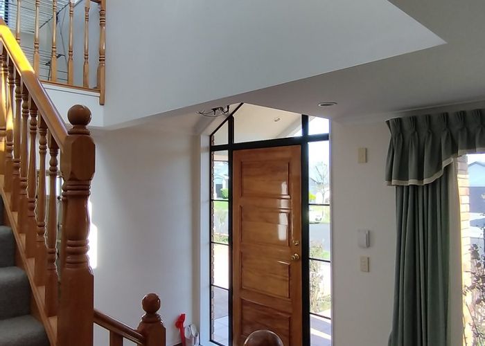  at 24 Huntington Drive, Huntington, Hamilton